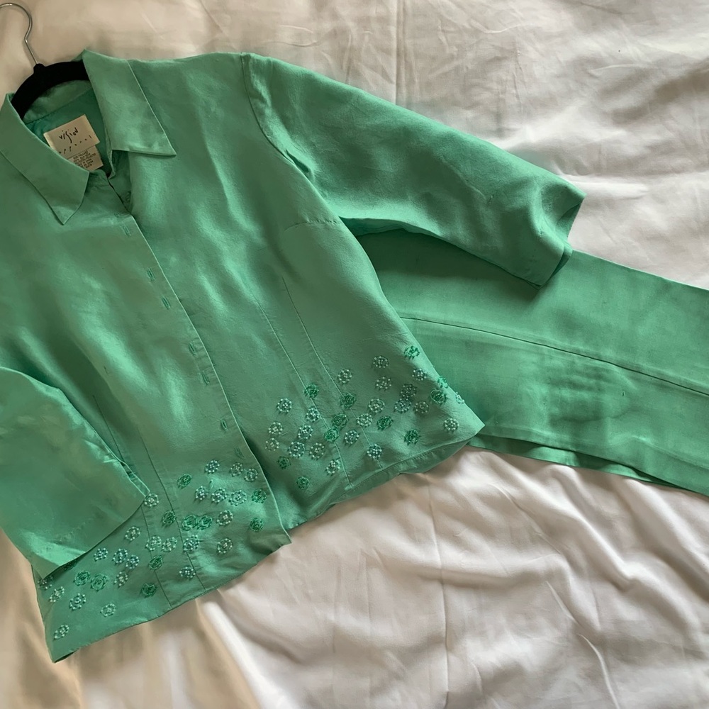 Vision Apparel | size 12 | Pant suit 100% silk green top & bottom